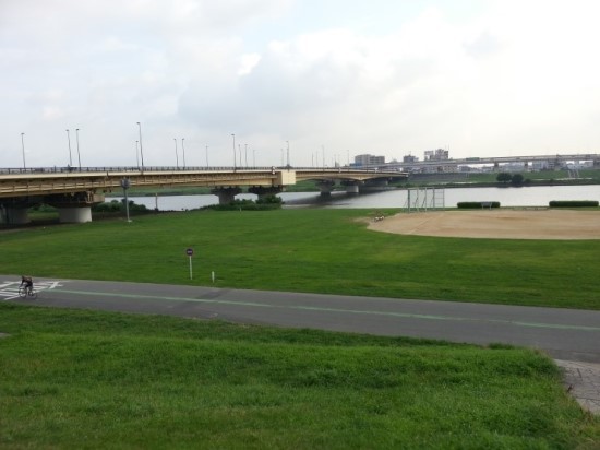 ▲ 현재의 아라가와 강변 모습. 이 땅 속에 무참히 학살된 한국인들 유해가 지금도 묻혀있다.