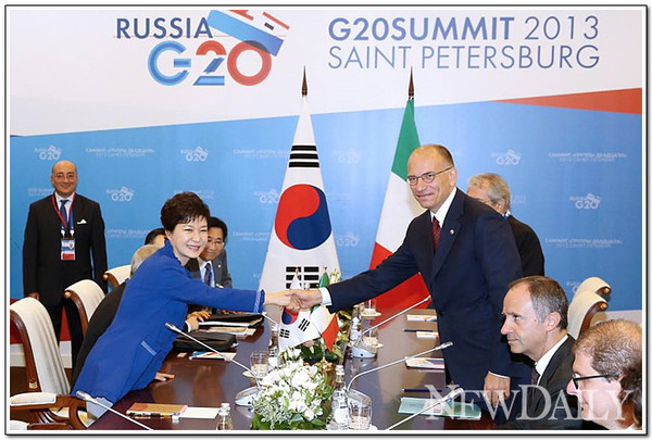 ▲ 박근혜 대통령이 5일(현지시간) 러시아 상트페테르부르크에서 열린 G20에 앞서 엔리코 레따 이탈리아 총리와 정상회담을 하고 있다. ⓒ 뉴데일리