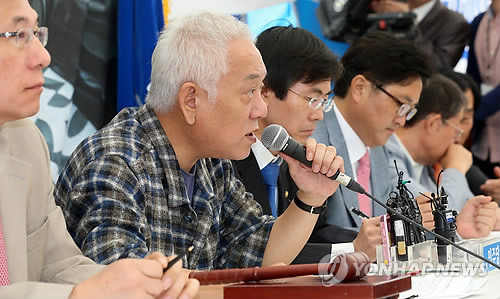 ▲ 김한길 민주당 대표가 9일 서울 시청 앞 천막당사에서 열린 최고위원회의에서 모두발언을 하고 있다.ⓒ연합뉴스