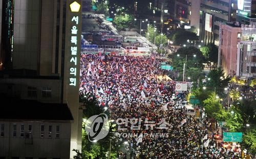 ▲ 광우뻥 떼촛불 난동이 벌어진 서울 광화문 모습.