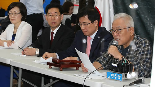 ▲ ⓒ김한길 대표가 13일 3자회담 수용을 밝히고 있다./연합뉴스