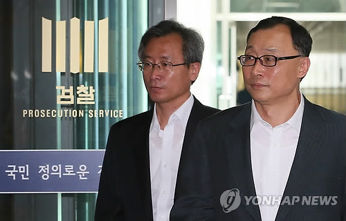 ▲ 지난 6월 14일 오후 채동욱 검찰총장(오른쪽)과 길태기 대검 차장이 서울 서초동 대검찰청 구내식당으로 향하고 있다.ⓒ연합뉴스