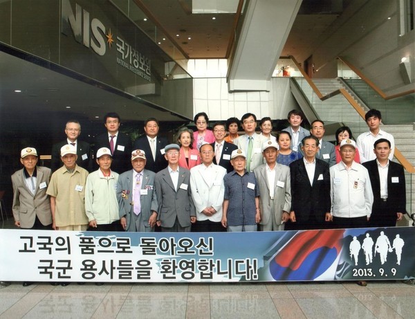 ▲ 국가정보원 남재준 원장이 국정원장 최초로 국군포로들을 만났다. 2013.09.09 ⓒ 뉴데일리DB