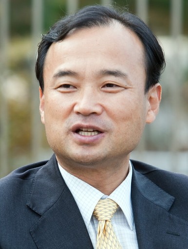 ▲ 길바닥 노숙 선동을 벌이는 민주당 김한길 대표가 환갑을 맞아 부인 최명길씨가 준비한 미역국을 먹고 있다. ⓒ연합뉴스