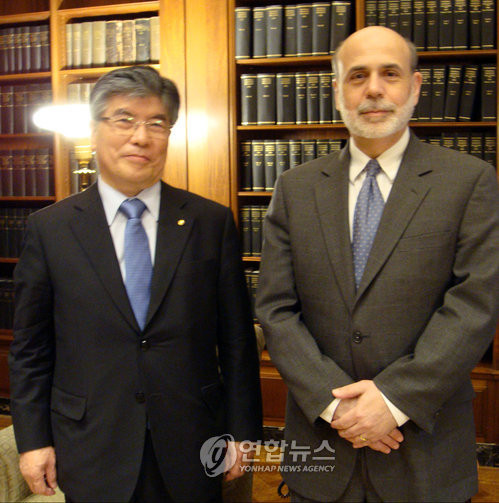 ▲ 김중수 한국은행 총재와 벤 버냉키 미국 연방준비제도 의장