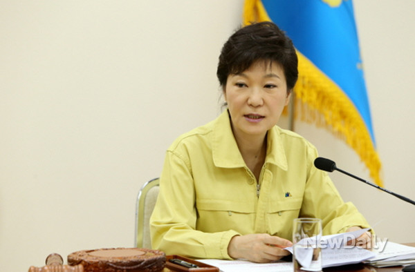 ▲ 박근혜 대통령이 지난 8월 을지훈련기간 청와대에서 국무회의를 진행하고 있다.  ⓒ 뉴데일리(청와대 제공)