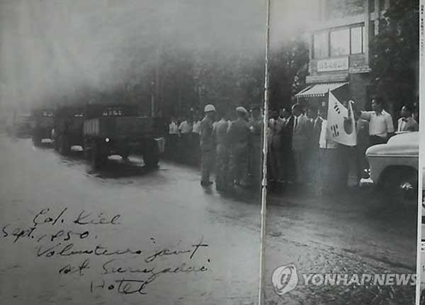 ▲ 1950년 9월 8일 도쿄의 한 호텔에서 출정식을 가진 재일학도의용군. 이들 중 다수는 6.25전쟁이 끝난 뒤 일본으로 돌아가지 못했다.[사진: 연합뉴스]