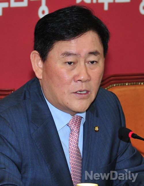 ▲ 최경환 새누리당 원내대표가 27일 오전 국회에서 열린 정기국회 상황정검회의에서 모두발언하고 있다.ⓒ이종현 기자