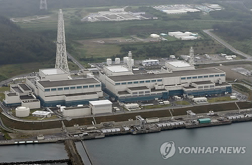 ▲ 일본 후쿠시마(福島) 원전 운영업체인 도쿄전력은 니가타(新潟)현의 가시와자키카리와(柏崎刈羽) 원전 6·7호기에 대해 27일 일본 원자력규제위원회에 재가동을 위한 심사를 신청했다. 사진은 가시와자키카리와 원전의 모습. 화면 가운데가 6호기, 오른쪽이 7호기, 왼쪽이 5호기다ⓒ연합뉴스