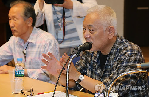 ▲ 김한길 민주당 대표가 24일 오후 경기도 의정부시 신곡실버문화센터에서 발언하고 있다.  '국민과 함께 하는 민주·민생살리기'에 나선 민주당은 이날 기초연금에 대한 정치공세를 이어갔다.ⓒ연합뉴스