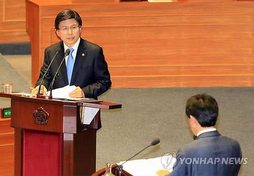 ▲ 황교안 법무부 장관이 1일 오전 열린 국회 본회의에 출석해 의원들의 긴급현안질문에 답하고 있다.ⓒ연합뉴스