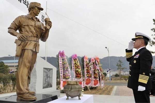 ▲ 유도탄 고속함 진수식 모습. 왼쪽부터 임병래 함, 홍시욱 함, 홍병선 함.