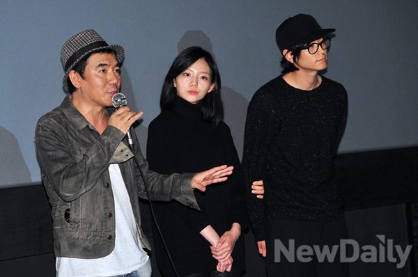 ▲ 김지운 감독, 이솜, 강동원  ⓒ 이미화 기자