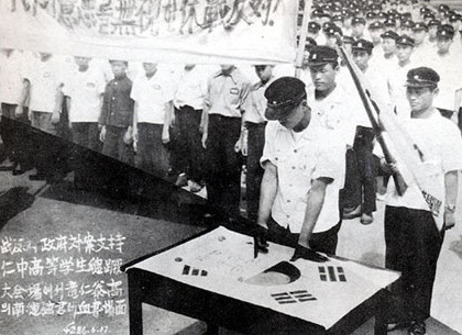 ▲ 1953년 휴전을 반대하는 학생들의 혈서.