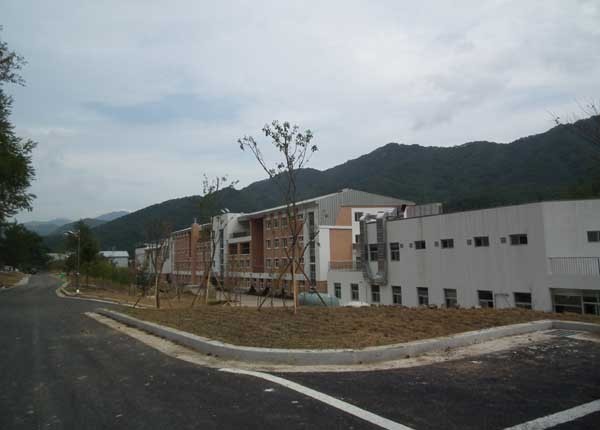 ▲ 12사단 51연대 생활관 외관.