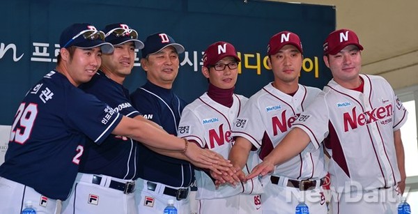 ▲ 왼쪽부터 유희관, 홍성흔 선수, 김진욱, 염경엽 감독, 이택근, 박병호 선수ⓒ정상윤