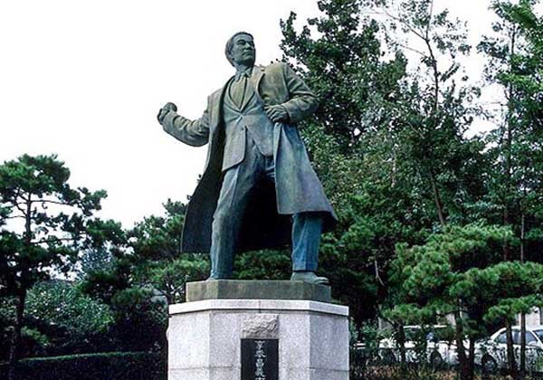 ▲ 이봉창 의사 동상. 이봉창 의사는 1930년대 의열투쟁의 막을 열었다는 평가를 받고 있다.