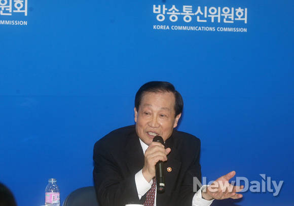 ▲ 기자간담회에 참석한 이경재 방통위원장.ⓒ방송통신위원회