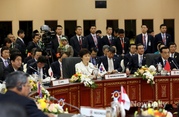 ▲ 박근혜 대통령이 10일 오전 브루나이 인터내셔널 컨벤션센터에서 열린 동아시아 정상회의（East Asia Summit）에 참석하고 있다. ⓒ 뉴데일리 (청와대 제공)