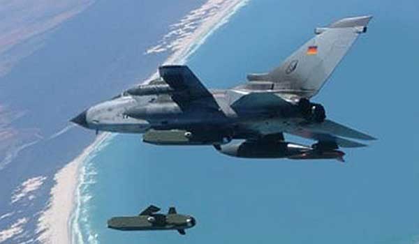 ▲ 독일 공군의 토네이도 전폭기가 타우러스 미사일을 발사하고 있다.