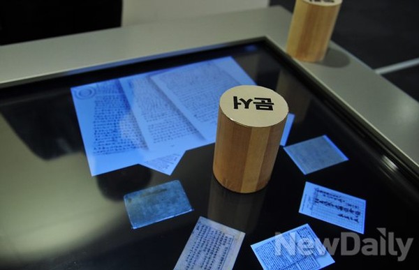 ▲ 연세대학교 학술정보원 조용선전시실에서 열리고 있는 우남 이승만 문서 특별전. 디지털 문서로도 90점의 사료를 접할 수 있다ⓒ이미화