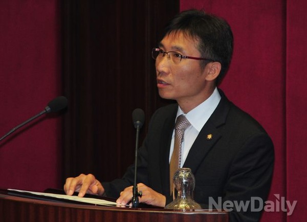 ▲ 통합진보당 이상규 의원이 10일 국회 본회의장에서 5분 자유발언을 하고 있다. ⓒ 이종현 기자