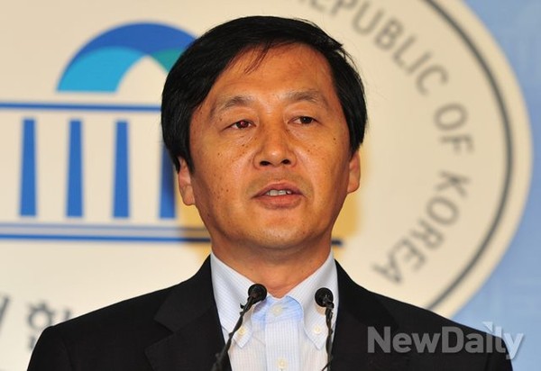 ▲ 김성민 자유북한방송 대표가 16일 오후 서울 여의도 국회 정론관에서 북한인권법 통과를 촉구하는 기자회견을 하고 있다.ⓒ이종현 기자