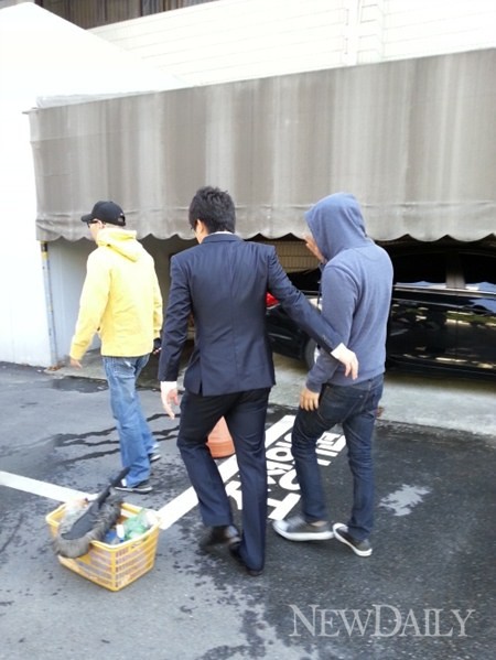 ▲ 선고공판 이후 법정을 빠져나오고 있는 차노아.  ⓒ 조광형 기자