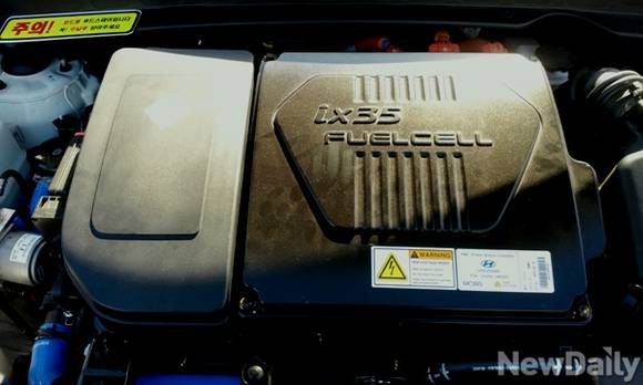 ▲ 투싼ix 수소연료전지차의 엔진 ⓒ뉴데일리