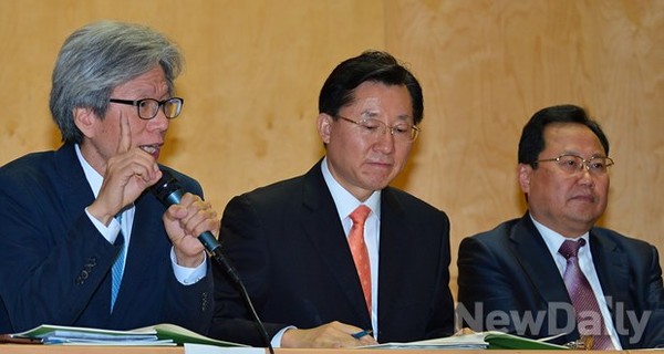 ▲ 17일 교학사 한국사 교과서 집필자들이 발표한 토론회.왼쪽부터 권희영 교수, 박경귀 대표, 이명희 교수ⓒ정상윤