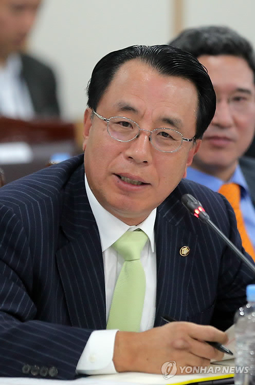 ▲ 김회선 새누리당 의원이 17일 오전 과천 법무부 청사에서 열린 국회 법제사법위원회 법무부 국정감사에서 질의하고 있다.ⓒ연합뉴스