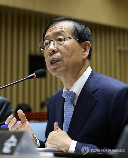 ▲ 박원순 서울시장이 18일 열린 국회 국토교통위원회 서울시 국정감사에서 답하고 있다. ⓒ연합뉴스