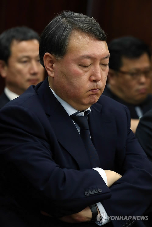 ▲ 윤석열 여주지청장이 21일 오후 서울 서초구 서울고등검찰청에서 열린 국회 법제사법위원회의 서울고검ㆍ서울지검 등에 대한 국정검사에서 피곤한 듯 눈을 감고 있다.ⓒ연합뉴스
