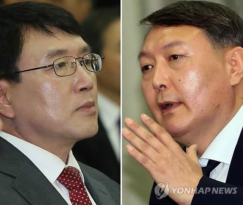 ▲ 직속 상관(조영곤-좌)을 공개석상에서 윽박지르는 윤석렬.