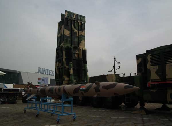 ▲ F-X 3차 사업에서 치열한 경쟁을 벌였던 후보 기종들. 위에서부터 F-15SE, F-35(사진은 B타입), 유로파이터 타이푼.