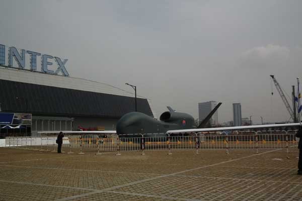 ▲ F-X 3차 사업에서 치열한 경쟁을 벌였던 후보 기종들. 위에서부터 F-15SE, F-35(사진은 B타입), 유로파이터 타이푼.