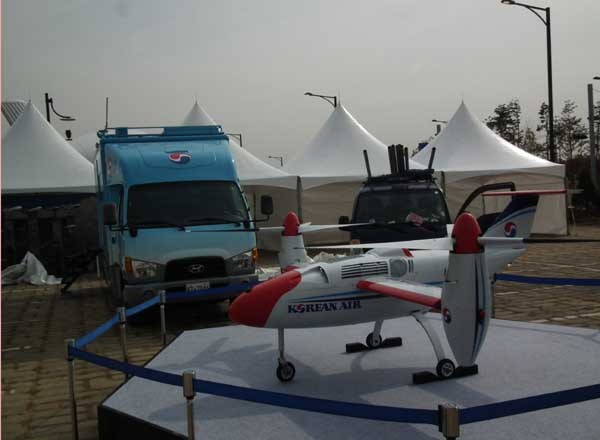 ▲ F-X 3차 사업에서 치열한 경쟁을 벌였던 후보 기종들. 위에서부터 F-15SE, F-35(사진은 B타입), 유로파이터 타이푼.