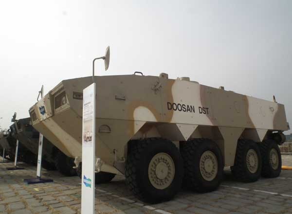 ▲ F-X 3차 사업에서 치열한 경쟁을 벌였던 후보 기종들. 위에서부터 F-15SE, F-35(사진은 B타입), 유로파이터 타이푼.