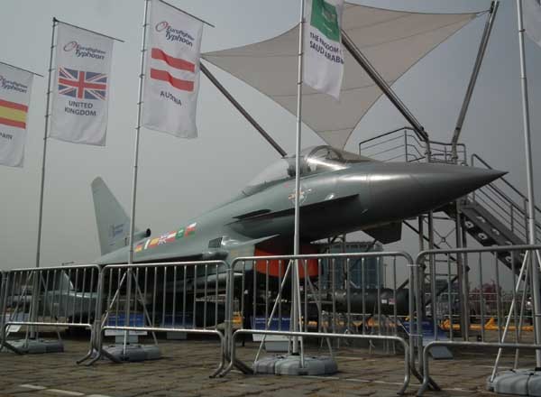 ▲ F-X 3차 사업에서 치열한 경쟁을 벌였던 후보 기종들. 위에서부터 F-15SE, F-35(사진은 B타입), 유로파이터 타이푼.