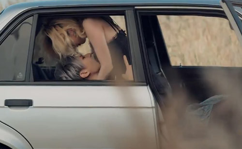 ▲ 화제와 논란을 일으킨 [내일은 없어] 뮤직비디오 장면