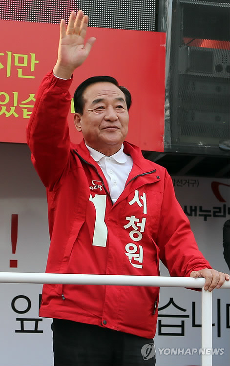 ▲ 10·30 재보선 화성갑에 출마한 서청원 새누리당 후보가 29일 화성시 봉담읍 거리유세에서 유권자들에게 지지를 호소하고 있다.ⓒ연합뉴스