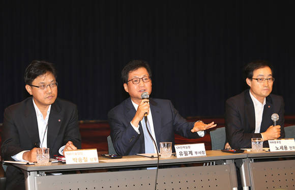 LG유플러스는 2.6GHz 대역에 사용되는 중국 화웨이 통신장비 보안문제에 대해 해명하는 기자회견을 31일 가졌다. ⓒLG유플러스