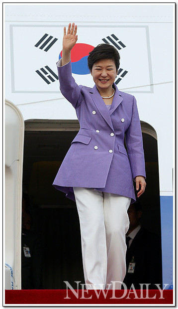 ▲ 박근혜 대통령의 성남 서울공항 출국 모습 ⓒ 자료사진
