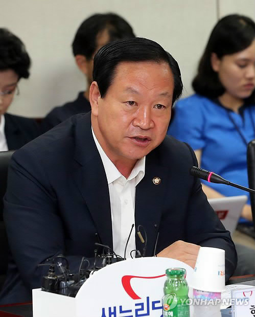 ▲ "민주당이 정치적 목적 달성을 위해 국군을 모독하는 정치선동이 중단돼야 한다"고 비판한 새누리당 한기호 의원. 스