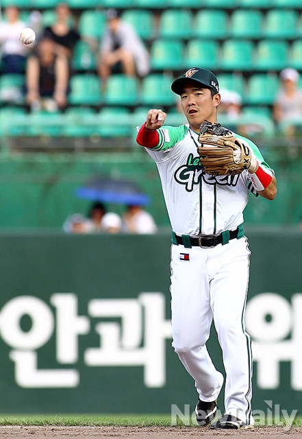 ▲ 정근우 선수ⓒSK와이번스 홈페이지