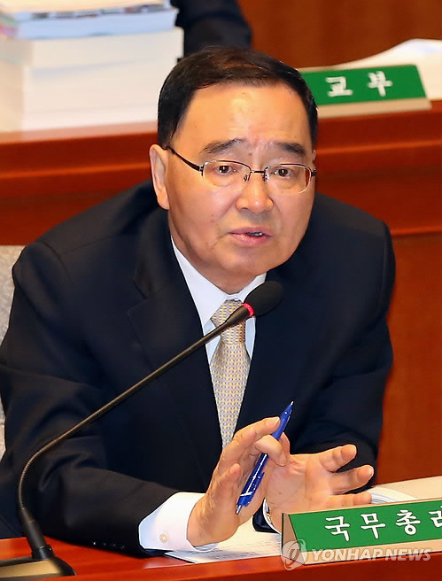 ▲ 정홍원 국무총리가 5일 국회에서 열린 예산결산특별위원회에서 오병윤 통합진보당 원내대표의 질의에 답하고 있다. ⓒ 연합뉴스