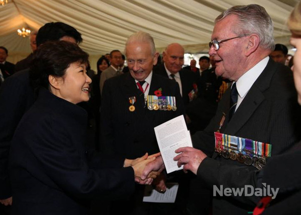 ▲ 박근혜 대통령은 5일(현지시간) 6.25 전쟁 참전기념비 건립식 행사에 윌리엄 왕세손과 함께 참석했다. ⓒ 뉴데일리(청와대 제공)