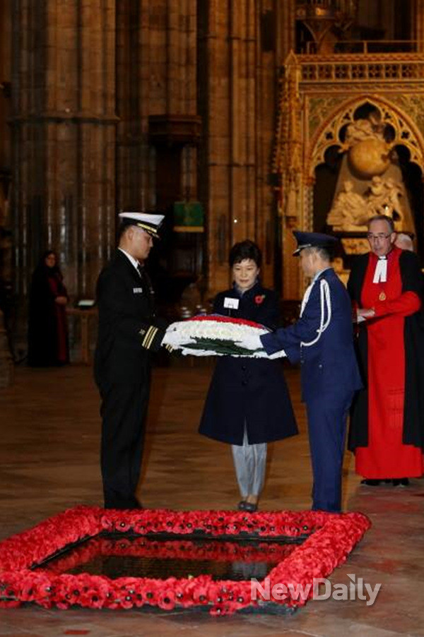 ▲ 박근혜 대통령은 5일(현지시간) 6.25 전쟁 참전기념비 건립식 행사에 윌리엄 왕세손과 함께 참석했다. ⓒ 뉴데일리(청와대 제공)