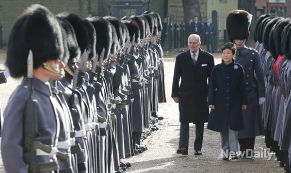 ▲ 박근혜 대통령은 5일(현지시각) 엘리자베스 2세 여왕의 초청으로 영국 국빈방문 일정을 시작했다. ⓒ 뉴데일리(청와대 제공)