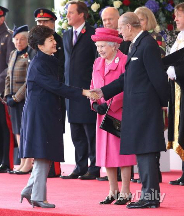 ▲ 박근혜 대통령은 5일(현지시각) 엘리자베스 2세 여왕의 초청으로 영국 국빈방문 일정을 시작했다. ⓒ 뉴데일리(청와대 제공)